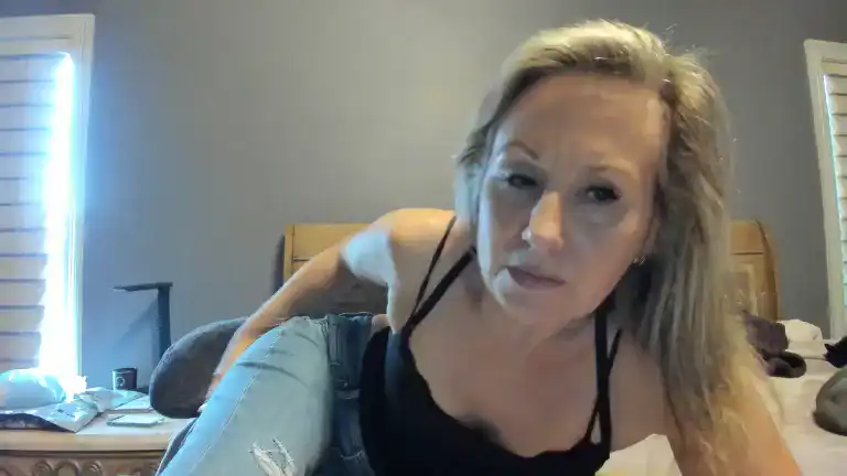 Lisaisluscious – [Streamate] Gets Lucky Crazy Goal Chica – 2025-12-04 16:22:40