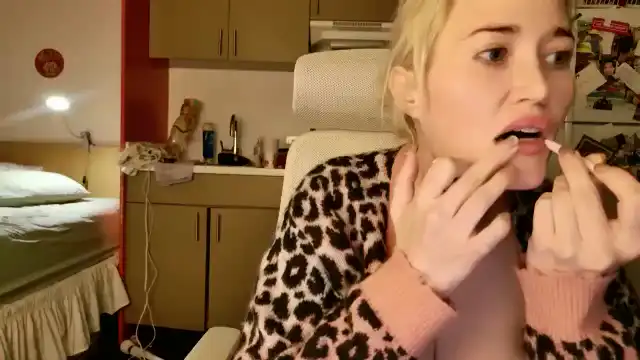 Molly_moans – [Myfreecams] Horny Busty Naked Model – 2025-12-04 23:13:29
