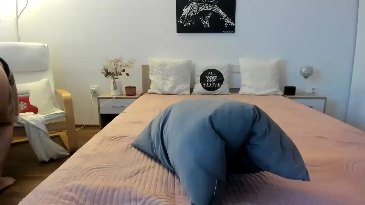 Saandruskka – [Myfreecams] Does Everything Sweet Model Live Show – 2025-08-25 16:22:48