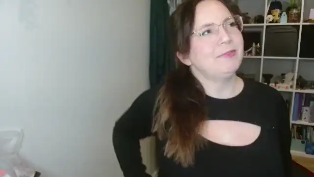 Cassiebrookes – [Myfreecams] Record Horny Masturbation – 2025-04-19 21:21:31