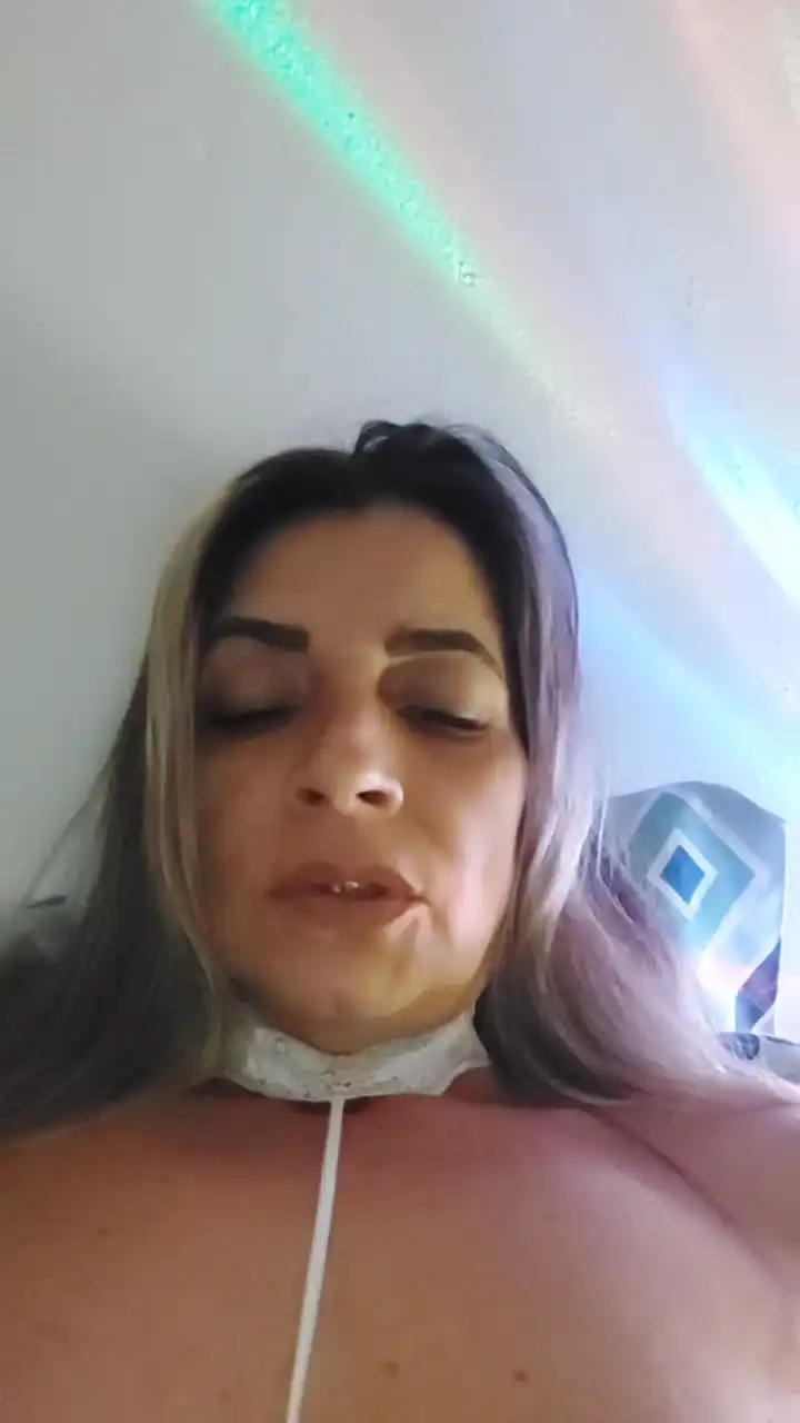 Jujumilfgja – [Cam4] New Video Awesome Mom – 2025-11-15 08:52:23