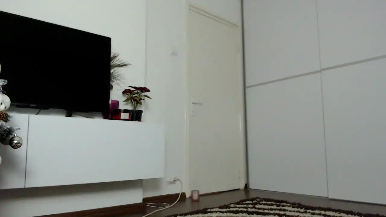 Emablu – [Myfreecams] Cumming Stream Record Closeup – 2026-06-30 16:45:32