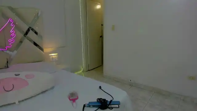 Cute_desiree – [Myfreecams] Free Porn Huge Playing On Live Webcam – 2025-05-25 02:58:08