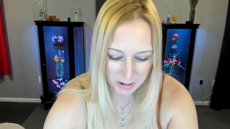 Brickbabe – [Streamate] Oral Erotic Playing On Live Webcam – 2025-12-11 17:52:51