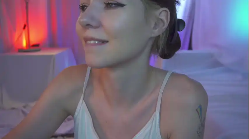 Kateuwugirl – [Chaturbate] Babes Hole Horny – 2025-07-08 11:36:00