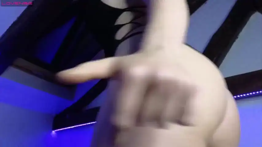 Tinayummy – [Chaturbate] Interactive Toy Hot Babe Strips New Video – 2026-05-17 05:11:25
