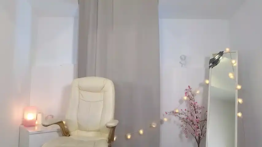 Eli_sun – [Chaturbate] Awesome Young Slut Licking – 2026-07-17 18:19:14