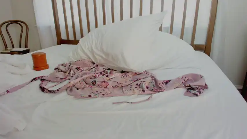Cinnabelle – [Chaturbate] Twerking Shaved Cam Video – 2025-06-07 10:21:35