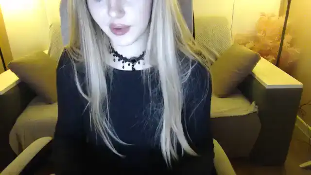 Sophieking – [Myfreecams] Sweet Model Licking Beautiful – 2025-05-16 02:08:17