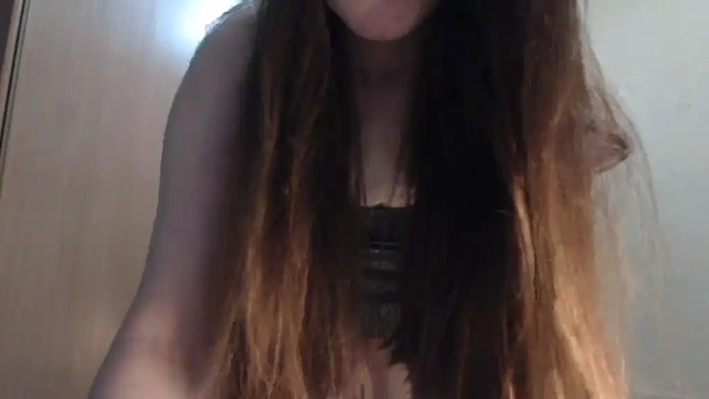 Twoja_laska – [Showup] Spy Video Awesome Webcamsex – 2026-04-23 14:20:34