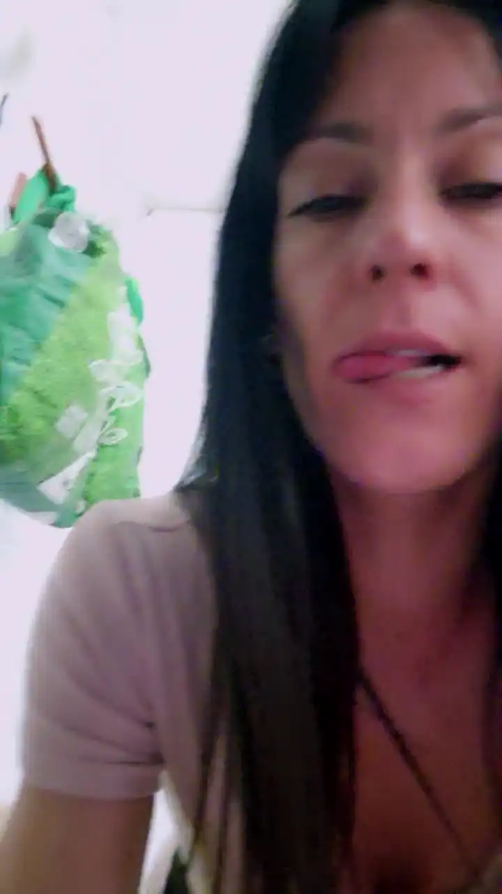 Giulagi – [Cam4] Big-ass Home Video Webcamchat – 2025-04-21 18:34:28