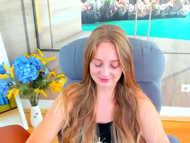 Maikeina – [Xlovecam] Summing Camwhores Dream Girl – 2025-05-31 05:27:44