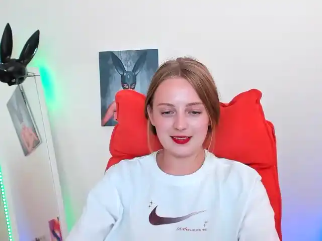 Maikeina – [Xlovecam] Naughty Nymph Hot Babe Strips – 2025-09-01 04:54:45