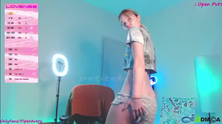 Petitebrat – [Chaturbate] Lips Fucking Pussy Hole – 2025-11-05 00:48:45