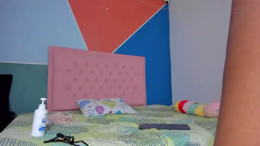 Rihana_hot2 – [Chaturbate] Flashing Ass Hot Webcam Chat – 2026-01-09 02:57:39