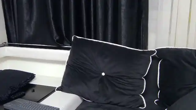 Kisha_redfire – [Myfreecams] Fucks Herself Free Porn Surprise – 2026-03-10 12:19:02