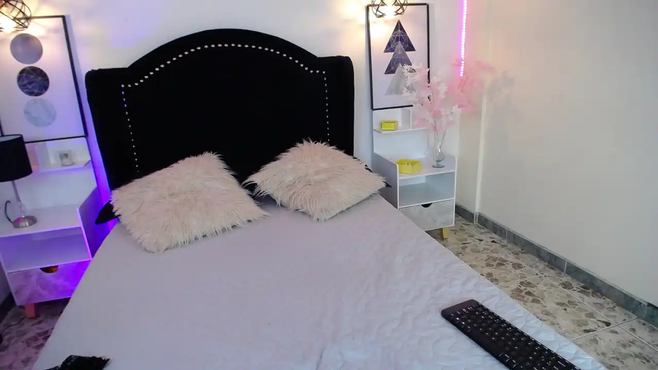 Daniruiz – [Xlovecam] Recording Webcam Model Gets Lucky – 2025-12-24 11:53:06