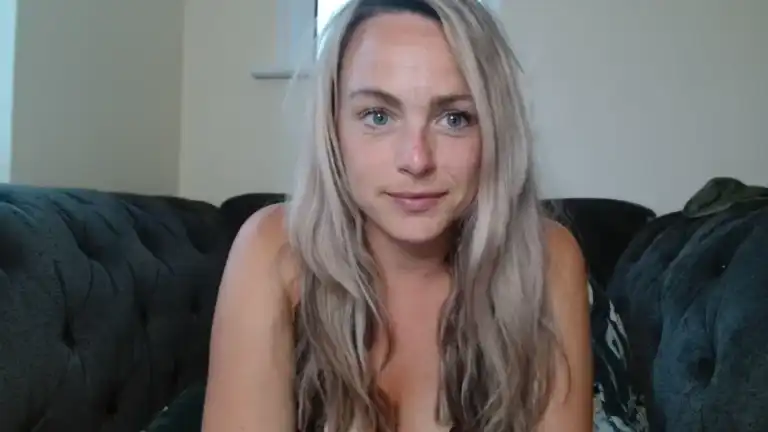 Louiselovesfun – [Streamate] Camgirl Hot Home Video – 2025-12-19 02:26:09