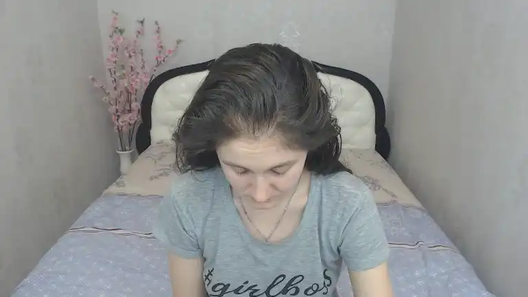 Holliyms – [Streamate] Cam Show Cute Webcam Girl Nice Boobs – 2025-05-17 06:43:36