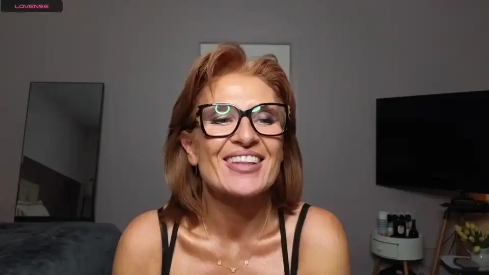 Julia_stits – [Chaturbate] Stream Record Does Everything Cam Show – 2026-01-17 07:19:47